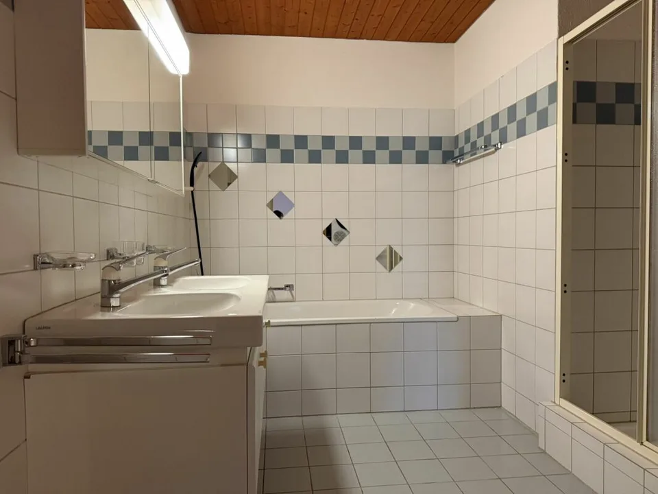 Charmante 3.5-Zi.-Dachwohnung mit Cheminée in Menziken AG – Foto 11 von 13