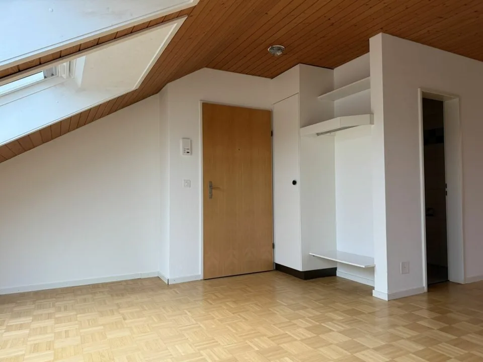 Charmante 3.5-Zi.-Dachwohnung mit Cheminée in Menziken AG – Foto 7 von 13