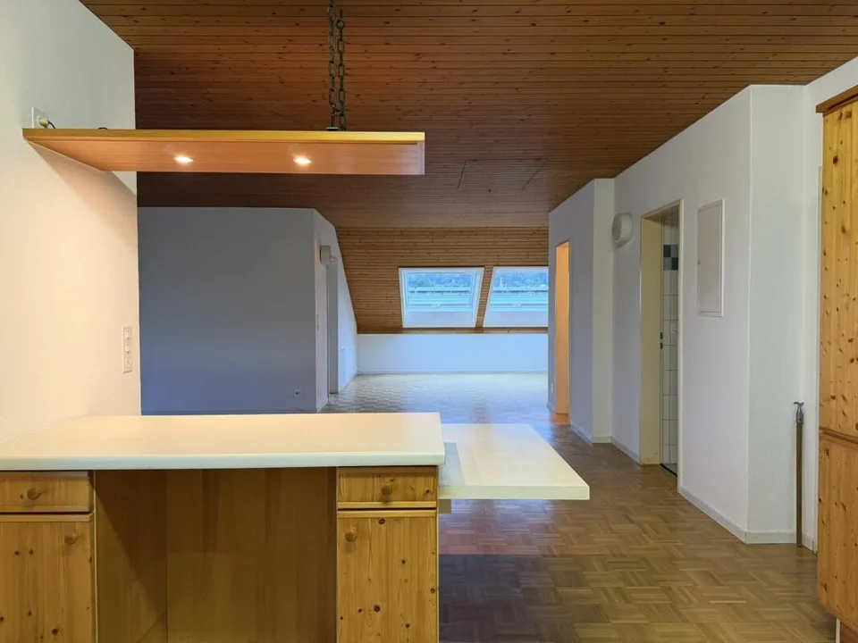 Charmante 3.5-Zi.-Dachwohnung mit Cheminée in Menziken AG – Foto 2 von 13