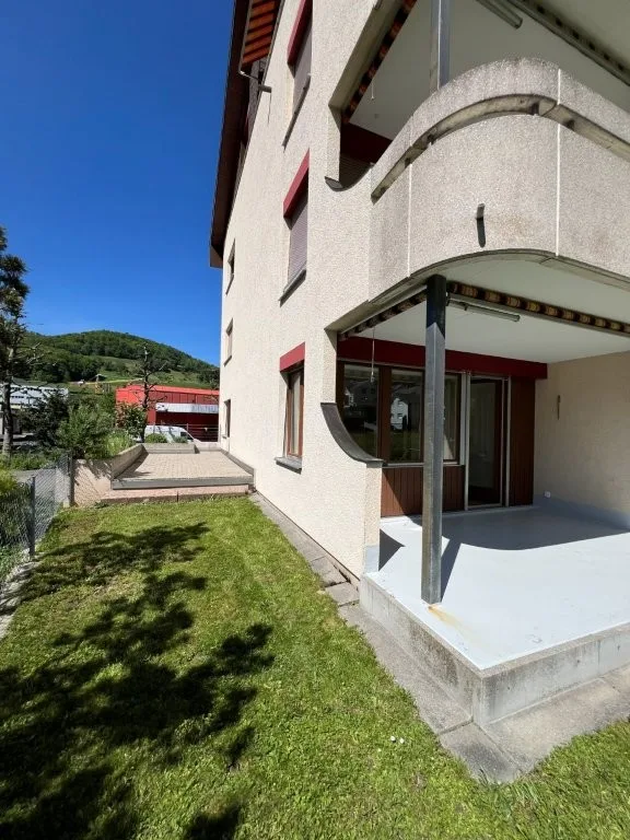 4.5-room apartment with covered south balcony, garden seating area and lift – photo 14 of 24
