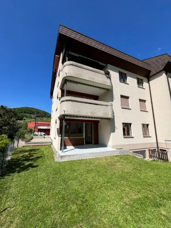 4.5-room apartment with covered south balcony, garden seating area and lift – photo 12 of 24