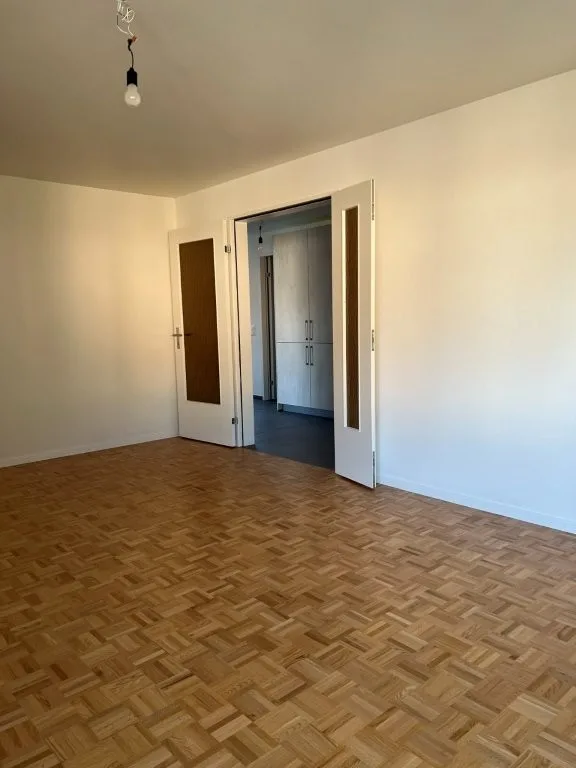 4.5-room apartment with covered south balcony, garden seating area and lift – photo 11 of 24