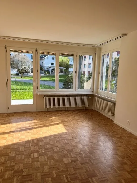 4.5-room apartment with covered south balcony, garden seating area and lift – photo 10 of 24