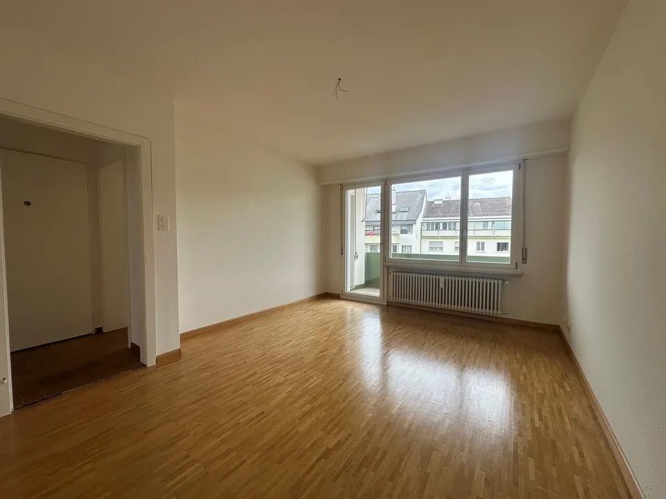 Helle 3.5 Zimmerwohnung mit Lift und Balkon – Foto 5 von 8
