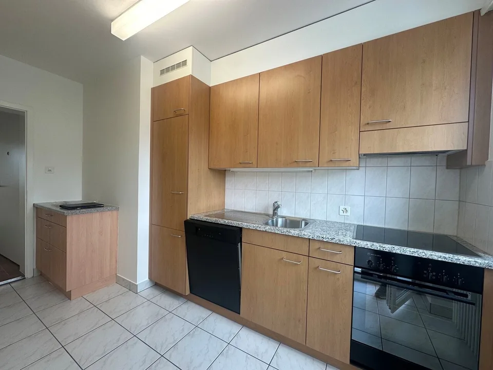 Helle 3.5 Zimmerwohnung mit Lift und Balkon – Foto 7 von 8