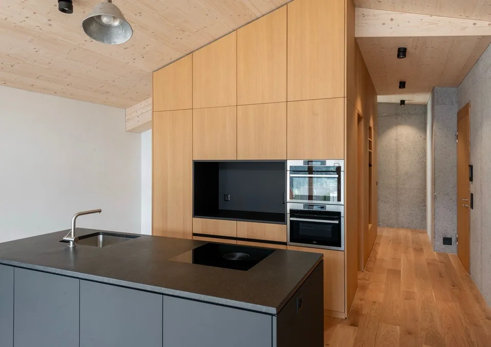 2.5-Zimmer-Dachwohnung, NWF 64 m² (BGF 74 m²): Loftartiger Räumling mit funktionalem Wohngenuss – Foto 3 von 18