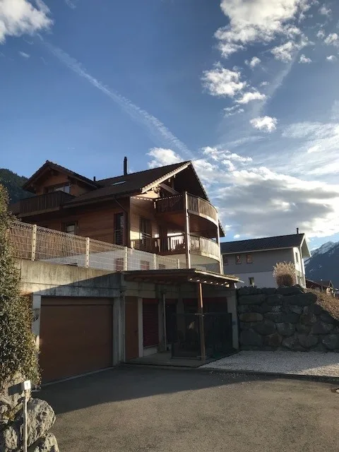Charming apartment in a beautiful location on Lake Brienz – photo 4 of 12
