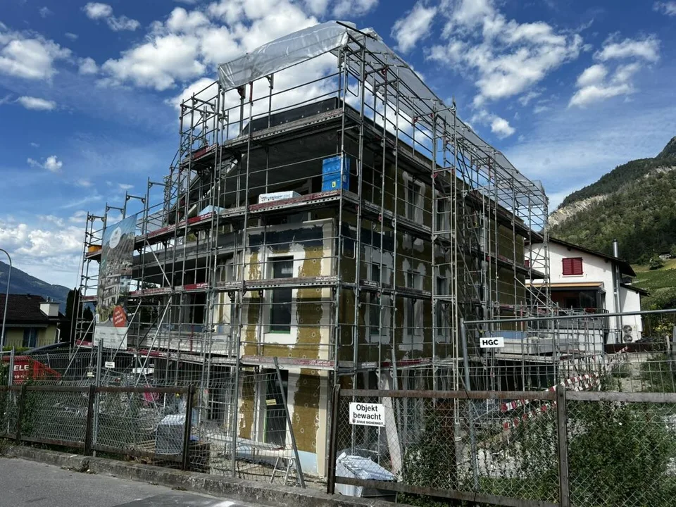 Exklusive Gartenwohnung mit viel Privatsphäre - 5.5 Zimmer in Trimmis – Foto 2 von 9