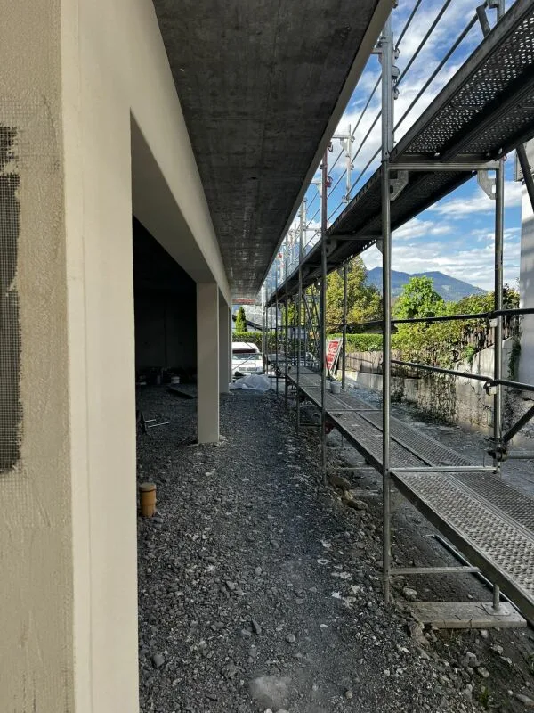 Exklusive Gartenwohnung mit viel Privatsphäre - 5.5 Zimmer in Trimmis – Foto 4 von 9