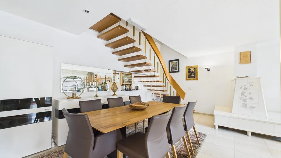 Résidence duplex élégante avec jardin privé – photo 2 sur 25
