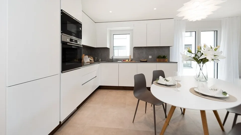 Appartement lumineux et spacieux de 3,5 pièces à Leibstadt – photo 3 sur 10