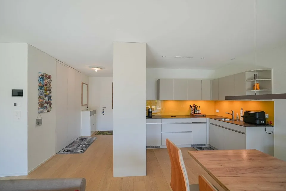 Zeitgemässer Wohngenuss - tolle Lage: 2.5 Zimmer-MINERGIE-Wohnung, 1. OG mit Lift – Foto 3 von 13