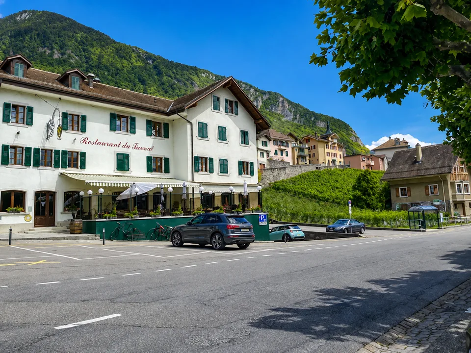 Edificio redditizio con grande potenziale – 13 appartamenti e un ristorante – foto 2 di 5