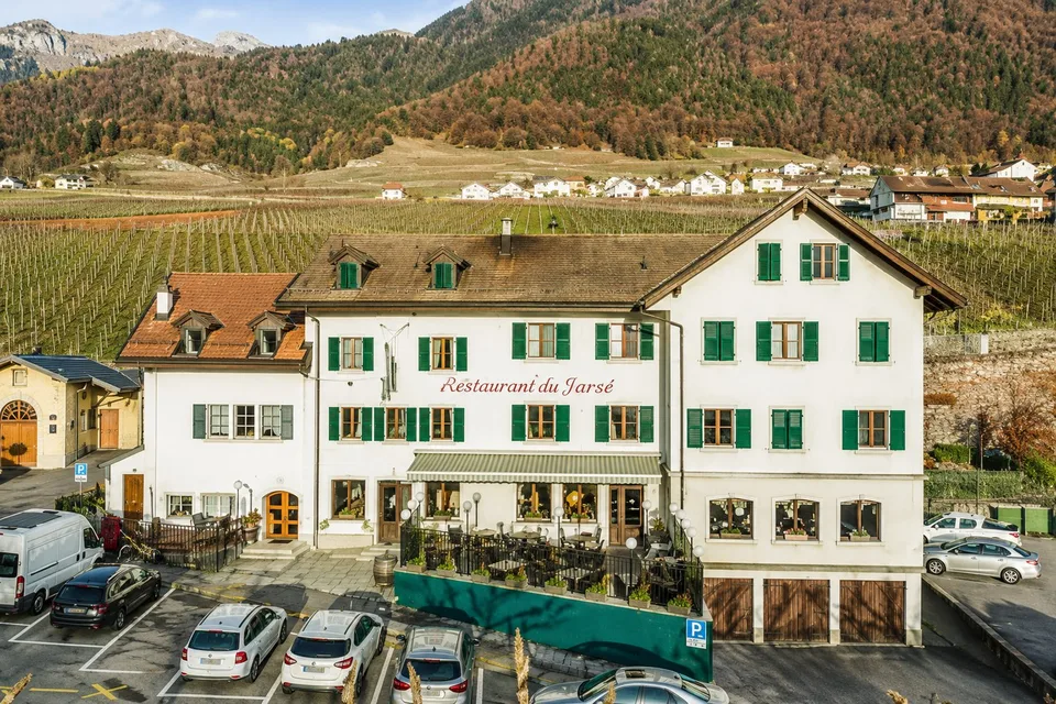 Edificio redditizio con grande potenziale – 13 appartamenti e un ristorante – foto 3 di 5