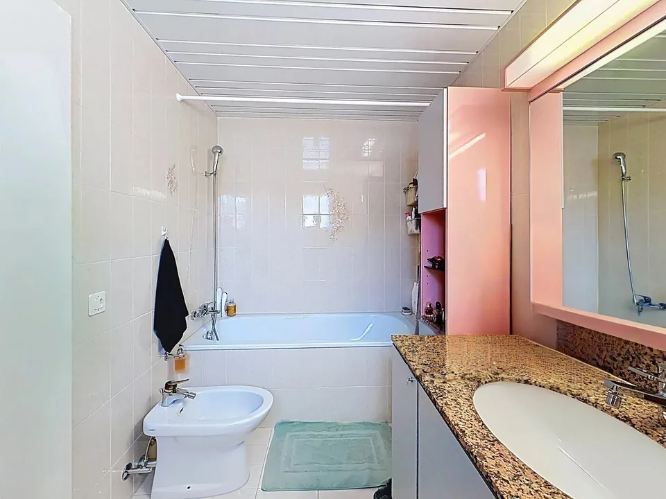 Familienhaus mit 5-6 Zimmern, abseits von jeder Lärmbelästigung – Foto 8 von 13