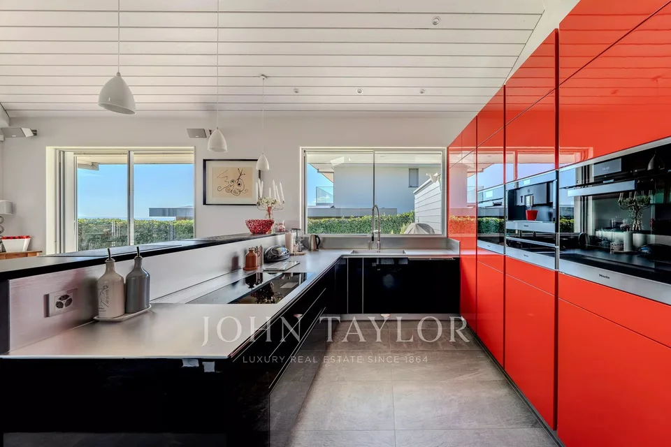 EXCLUSIVE: Modern villa with pool, lake and Mont Blanc views – photo 6 of 13