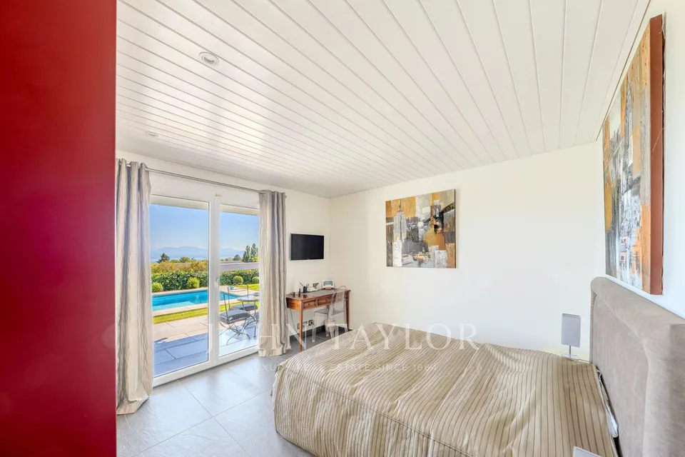 EXCLUSIVE: Modern villa with pool, lake and Mont Blanc views – photo 11 of 13