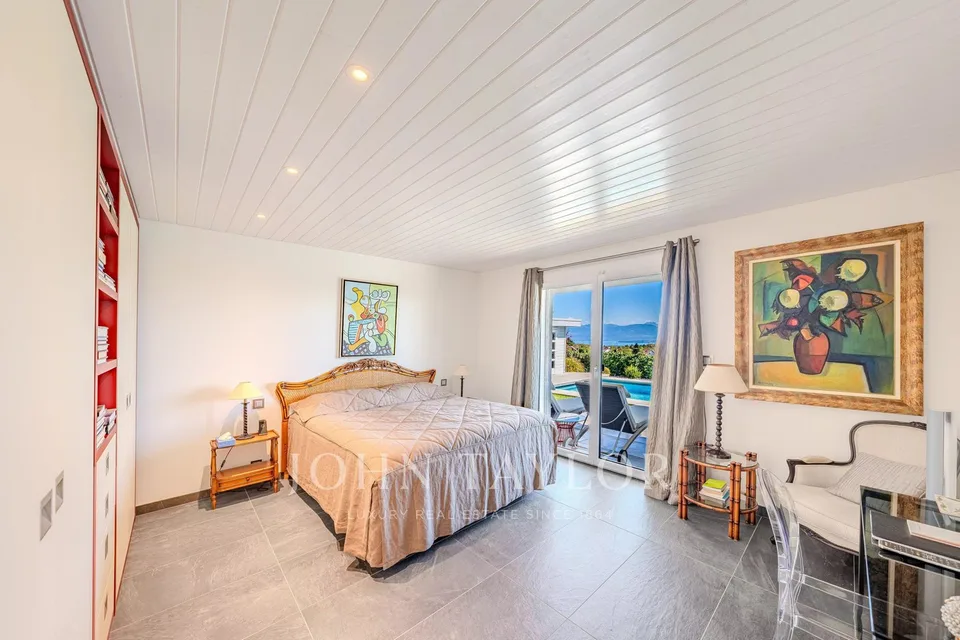 EXCLUSIVE: Modern villa with pool, lake and Mont Blanc views – photo 7 of 13