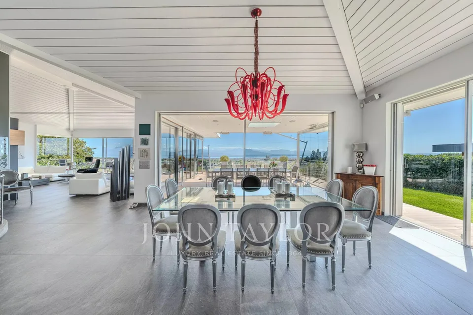 EXCLUSIVE: Modern villa with pool, lake and Mont Blanc views – photo 4 of 13