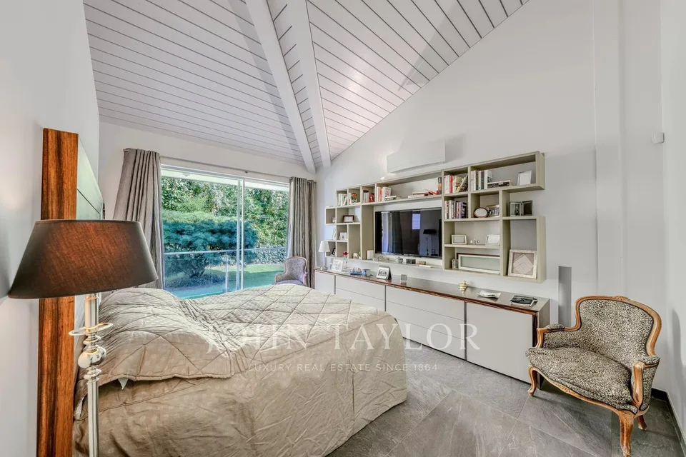 EXCLUSIVE: Modern villa with pool, lake and Mont Blanc views – photo 9 of 13