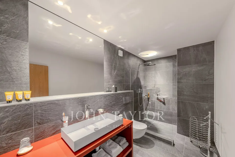 EXCLUSIVE: Modern villa with pool, lake and Mont Blanc views – photo 8 of 13