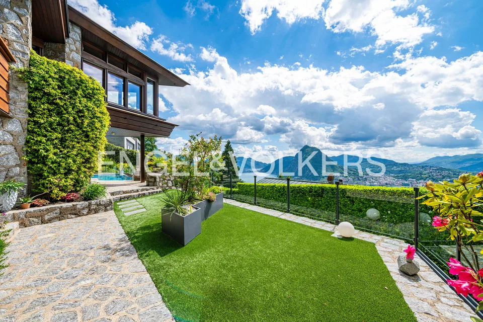 Exklusives Design-Villa mit Seeblick und Pool – Foto 2 von 13