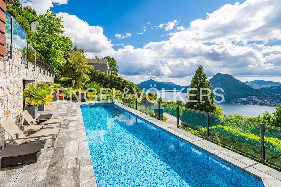 Exklusives Design-Villa mit Seeblick und Pool – Foto 13 von 13