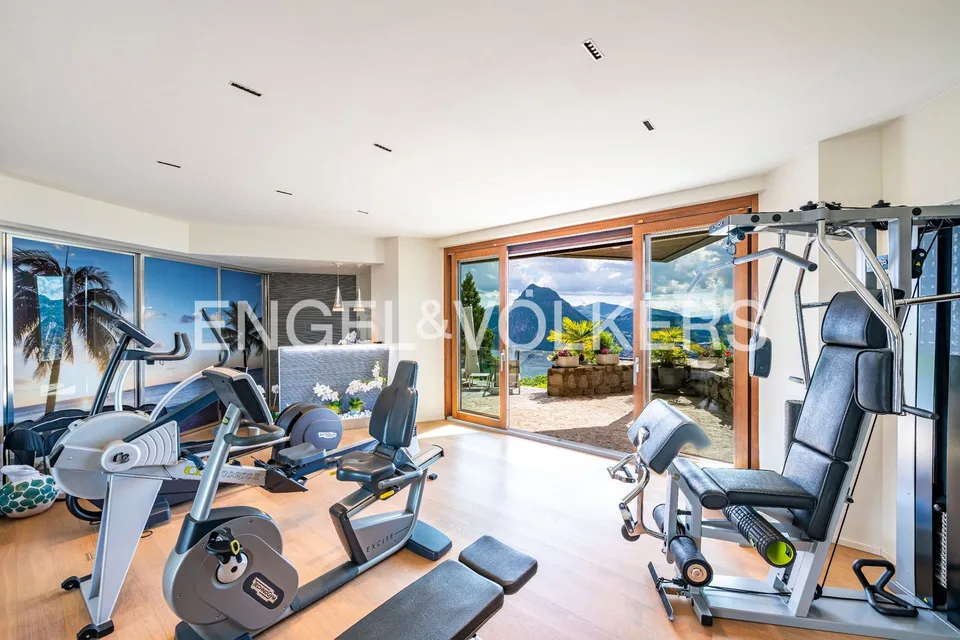 Exklusives Design-Villa mit Seeblick und Pool – Foto 11 von 13
