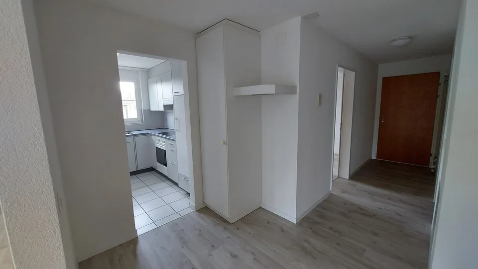 Central, bright & cozy: 2.5-room apartment in Niederwil – photo 3 of 7