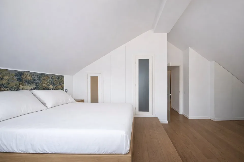 MODERNA MANSARDA DI DESIGN CON VISTA LAGO – Foto 7 von 11