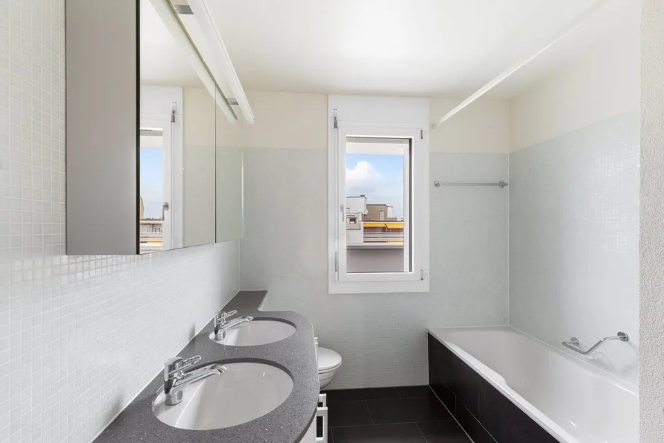 Appartamento attico spazioso – foto 5 di 12