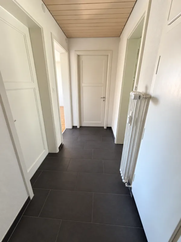 Tramelan, joli appartement rénové de 4 pièces au rez supérieur, situé dans un quartier calme – photo 3 sur 3