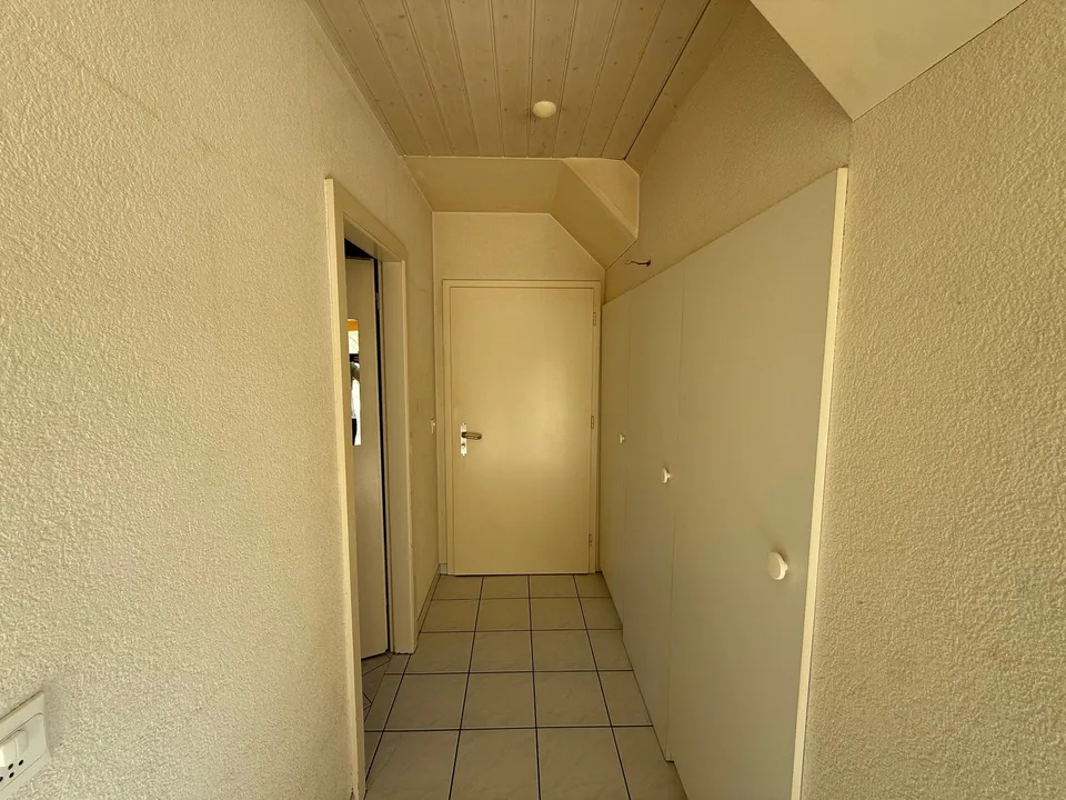 Charmantes 2,5-Zimmer-Wohnung mit Balkon in Landeron – Foto 8 von 10