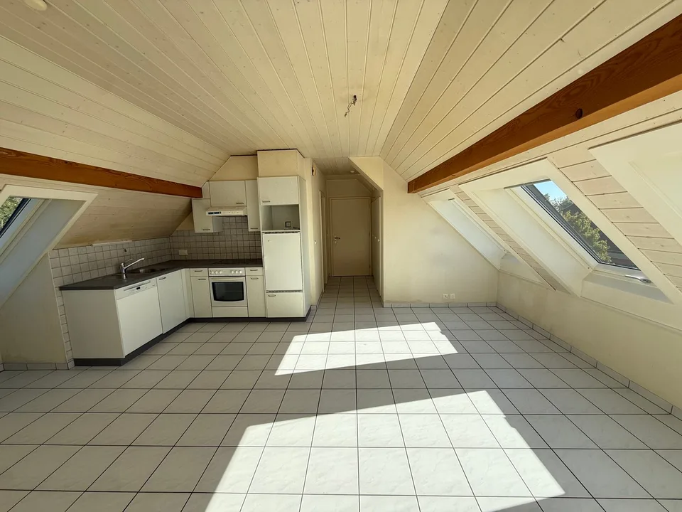 Charmantes 2,5-Zimmer-Wohnung mit Balkon in Landeron – Foto 2 von 10