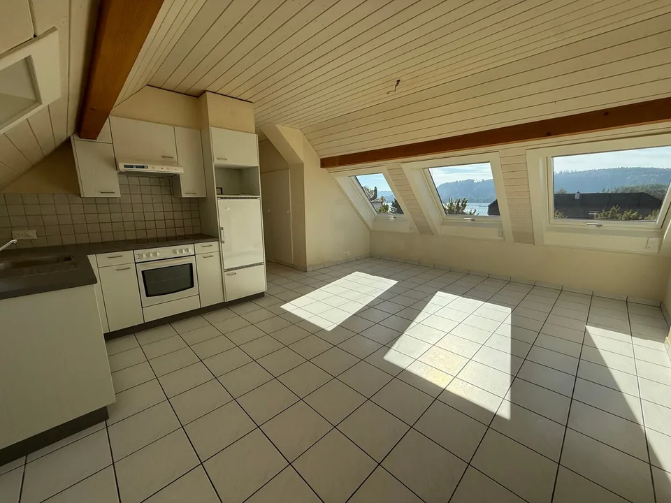 Charmantes 2,5-Zimmer-Wohnung mit Balkon in Landeron – Foto 4 von 10