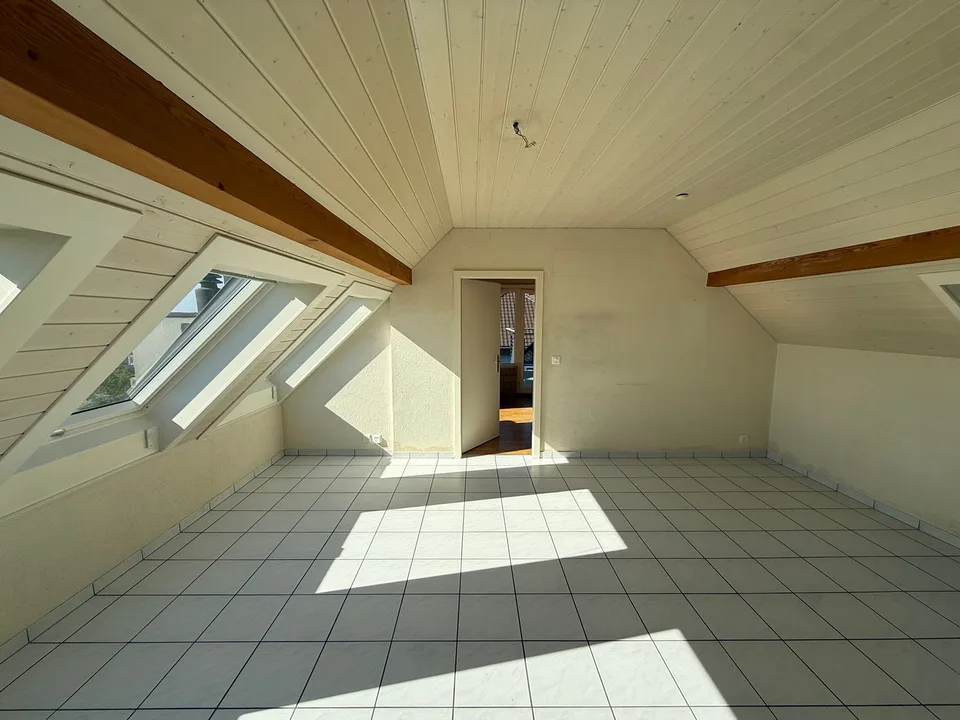 Charmantes 2,5-Zimmer-Wohnung mit Balkon in Landeron – Foto 5 von 10