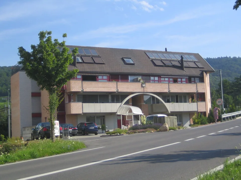 Charmantes 2,5-Zimmer-Wohnung mit Balkon in Landeron – Foto 10 von 10