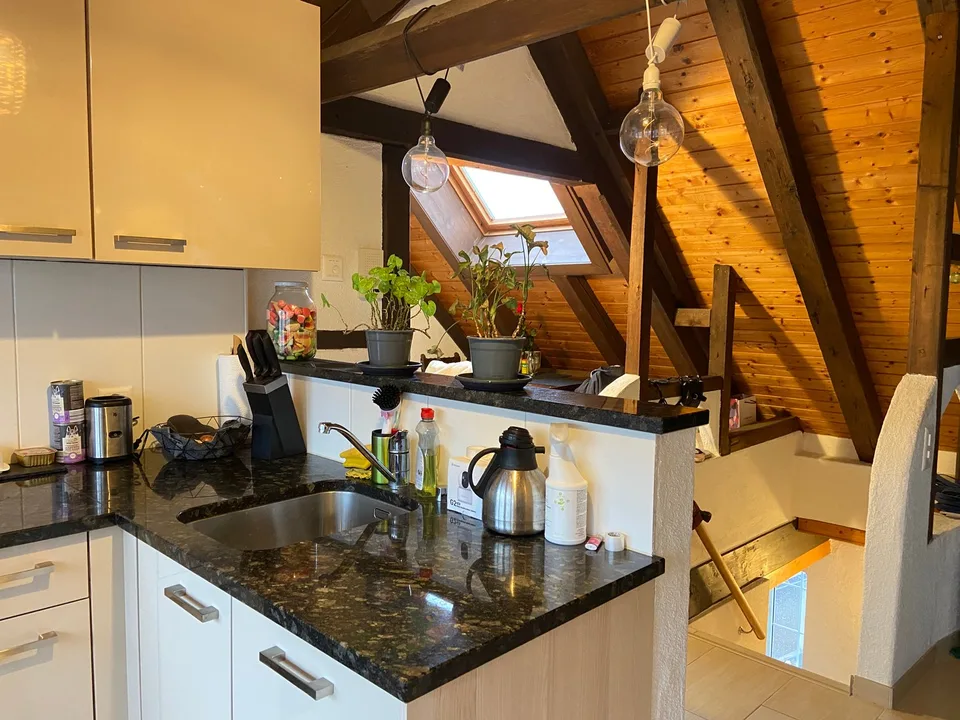 Charmante 3.5-Zimmer-Wohnung mit Balkon und Bergblick in Ennenda – Foto 2 von 10