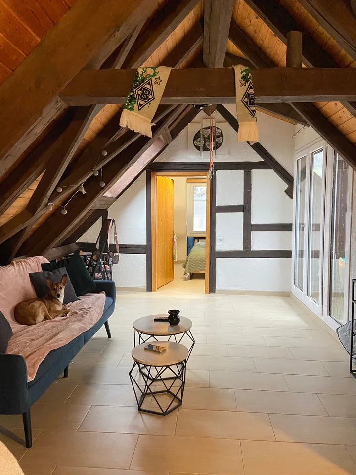 Charmante 3.5-Zimmer-Wohnung mit Balkon und Bergblick in Ennenda – Foto 4 von 10