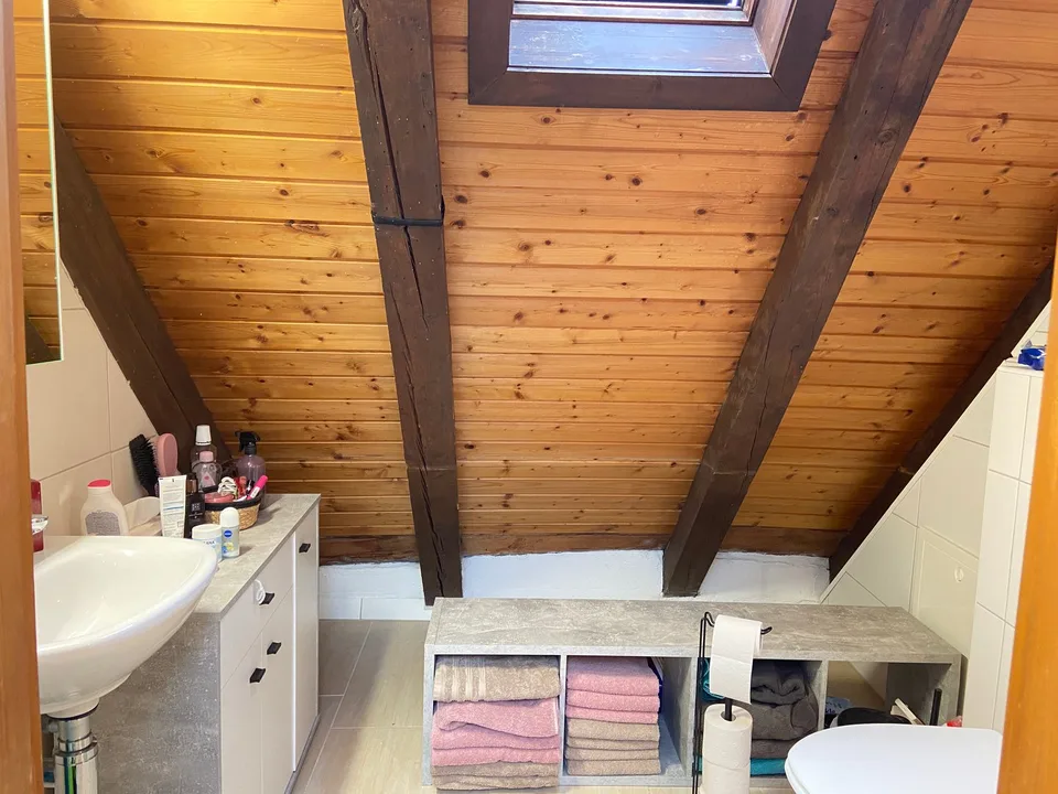 Charmante 3.5-Zimmer-Wohnung mit Balkon und Bergblick in Ennenda – Foto 5 von 10