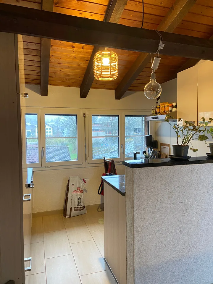 Charmante 3.5-Zimmer-Wohnung mit Balkon und Bergblick in Ennenda – Foto 3 von 10
