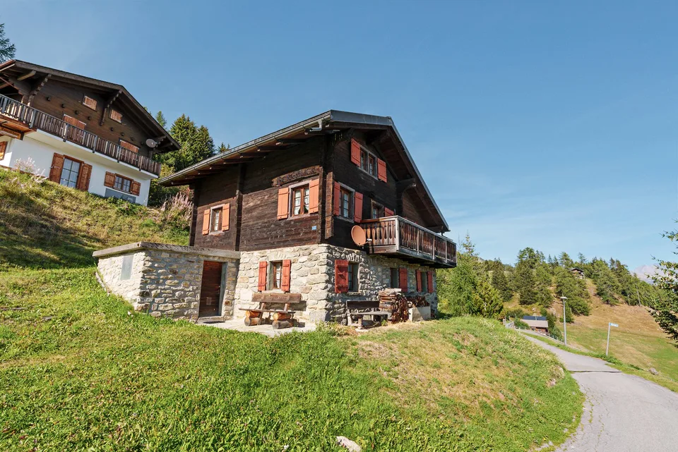 Charmant chalet 5 pièces à Riederalp – Vue montagnarde de rêve et charme rustique – photo 2 sur 30