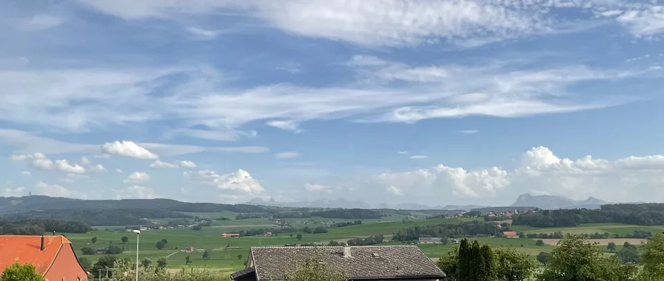 Einfamilienhaus-Villa - Großer Garten, Pool und herrliche Aussicht / 4km von Romont / 25 Minuten von Bulle – Foto 3 von 13