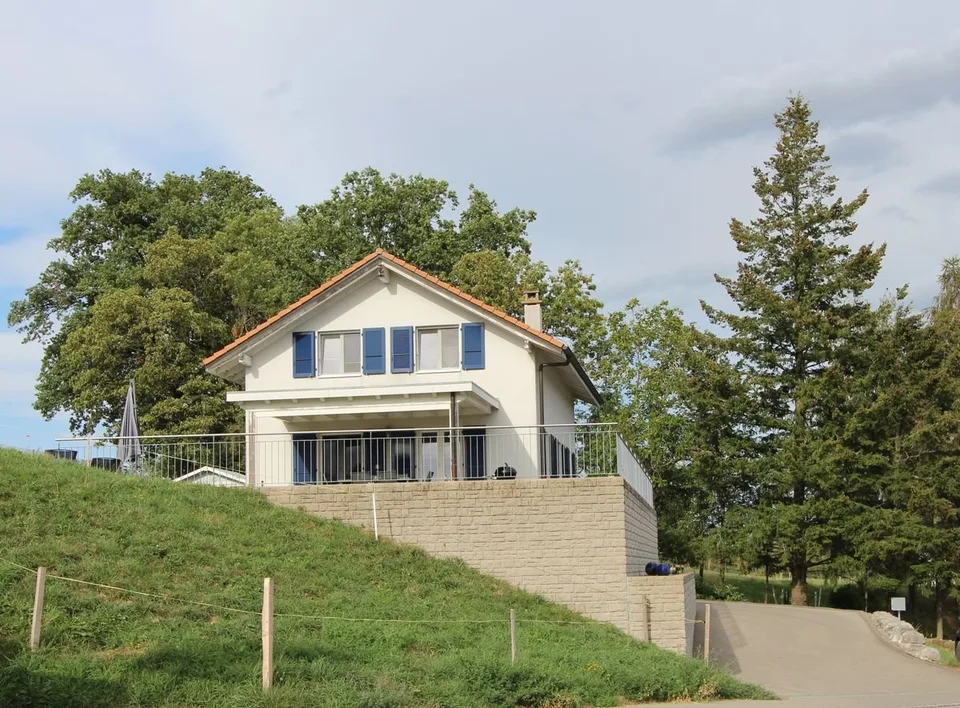 Einfamilienhaus-Villa - Großer Garten, Pool und herrliche Aussicht / 4km von Romont / 25 Minuten von Bulle – Foto 4 von 13