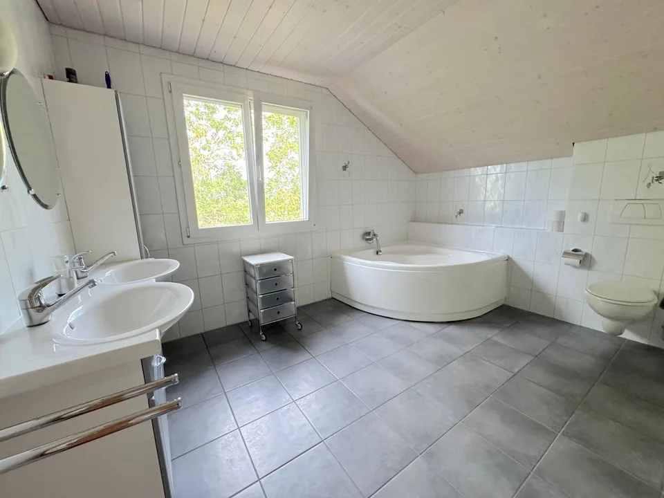 Einfamilienhaus-Villa - Großer Garten, Pool und herrliche Aussicht / 4km von Romont / 25 Minuten von Bulle – Foto 13 von 13