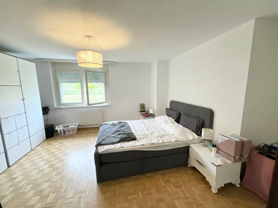 Wohnung mit 4.5 Zimmern im Dachgeschoss mit Balkon und Terrasse – Foto 4 von 7