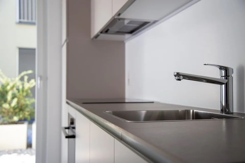 Modernes Apartment mit 1.5 Zimmern und Balkon in Roveredo – Foto 2 von 4
