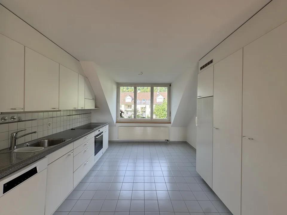 Helle 5.5-Zimmerwohnung im DG mit grosszügigem Grundriss in Hausen am Albis – Foto 2 von 10
