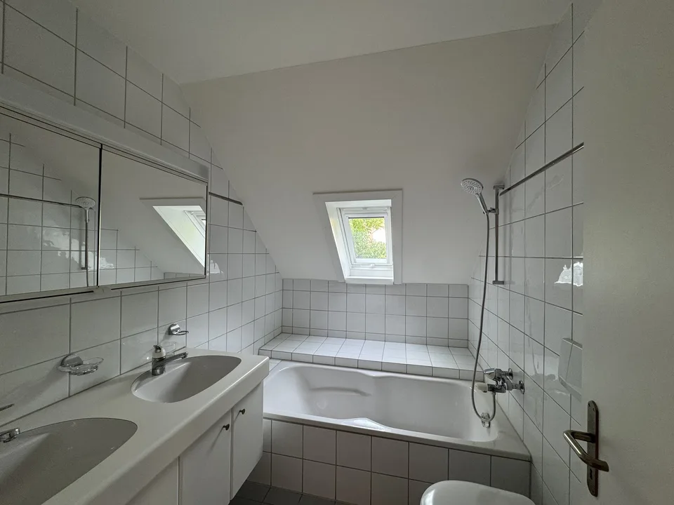 Helle 5.5-Zimmerwohnung im DG mit grosszügigem Grundriss in Hausen am Albis – Foto 6 von 10