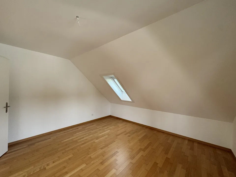 Helle 5.5-Zimmerwohnung im DG mit grosszügigem Grundriss in Hausen am Albis – Foto 8 von 10